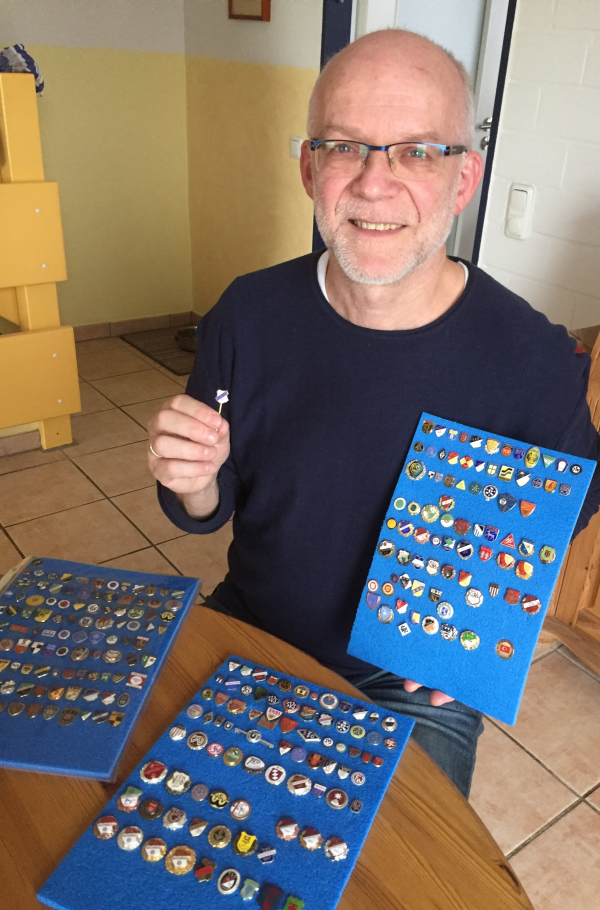 Jörg Crumbach mit der Blaufelder Anstecknadel