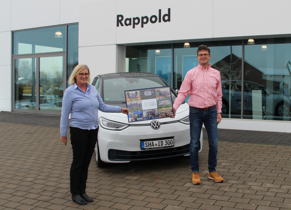 Fotoübergabe beim Autohaus Rappold